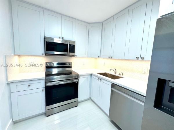 Almar Estates, 105 NE 30th Ct #1-2, Wilton Manors, Florida 33334, image 1