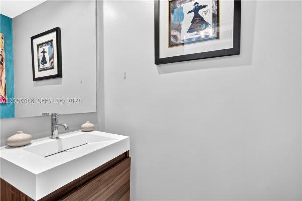 One Thousand Venetian Way, 1000 Venetian Way #810, Miami, Florida 33139, image 2