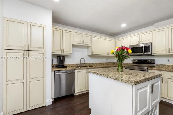 9159 Vineyard Lake Dr, Plantation, Florida 33324, image 1