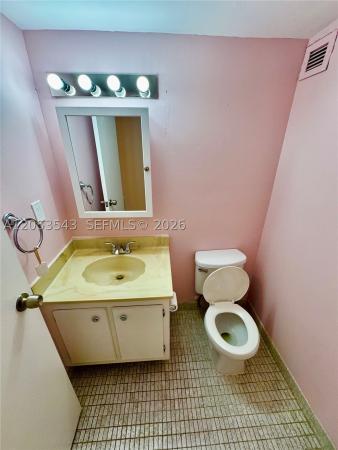 Plaza Of The Americas, 17011 N Bay Rd #117, Sunny Isles Beach, Florida 33160, image 1