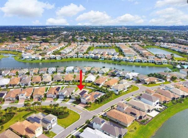 Veleiros At Crystal Lake, 4110 Bonita Way, Deerfield Beach, Florida 33064, image 3