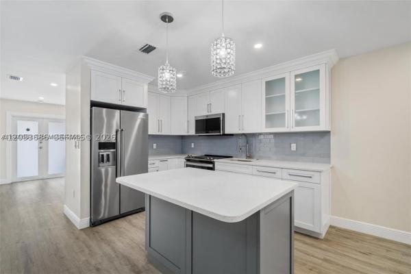 Private Village, 330 W 74th Pl, Hialeah, Florida 33014, image 3