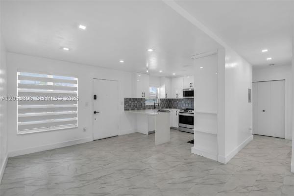Keystone Manor, 2225 NE 123rd St #102, North Miami, Florida 33181, image 2