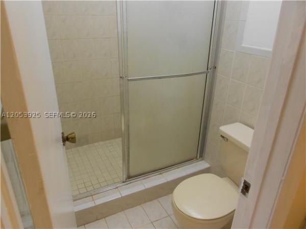 829 NE 199th St #204, Unincorporated Dade County, Florida 33179, image 3