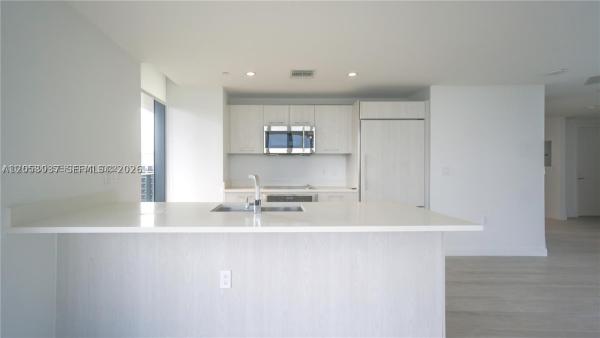 Brickell Heights East, 45 SW 9th St #3303, Miami, Florida 33130, image 2