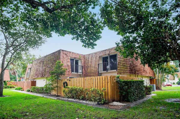 Woodvale, 2161 Orange Grove Dr #A-9, Davie, Florida 33324, image 2