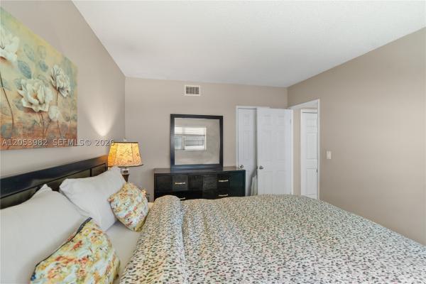Hillcrest, 1000 Hillcrest Ct #214, Hollywood, Florida 33021, image 3