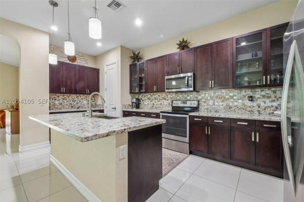 Raintree Executive Series, 1053 SW 113th Way, Pembroke Pines, Florida 33025, image 3