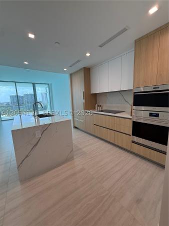 2411 Laguna Cir #910, Miami, Florida 33181, image 2