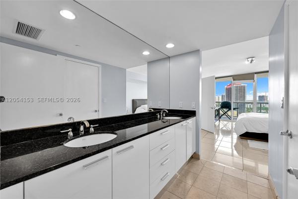Beach Club 1, 1850 S Ocean Dr #2009, Hallandale Beach, Florida 33009, image 1