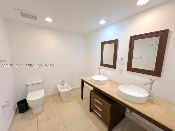 Icon Brickell Tower 2, 495 Brickell Ave #4208, Miami, Florida 33131, image 2