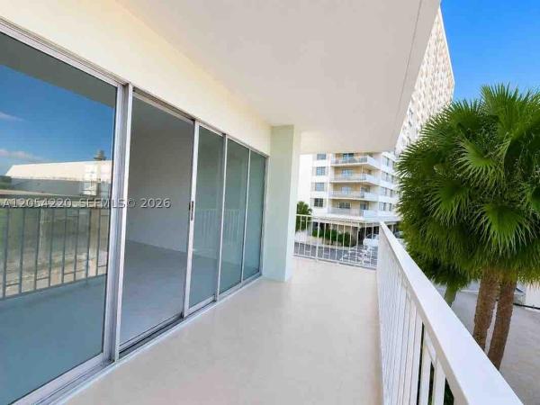 Arlen House West, 500 Bayview Dr #232, Sunny Isles Beach, Florida 33160, image 1