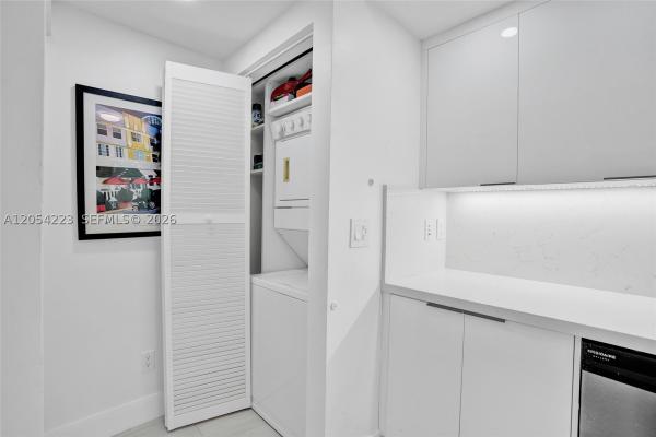 One Miami East, 335 S Biscayne Blvd #3807, Miami, Florida 33131, image 2