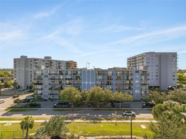 3 Horizons East, 12500 NE 15th Ave #402, North Miami, Florida 33161, image 3