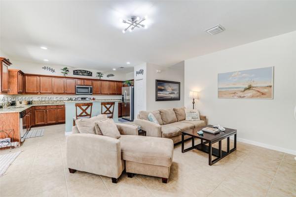 17670 SW 154th Pl, Unincorporated Dade County, Florida 33187, image 1