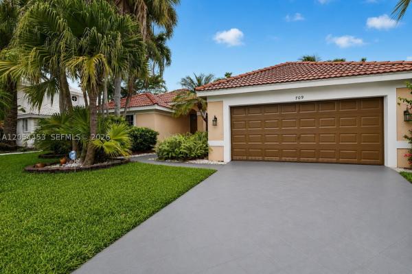 Treasure Cay At Silver Lakes, 709 NW 177th Ave, Pembroke Pines, Florida 33029, image 3