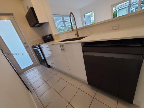 Equality House, 901 10th St #8, Miami Beach, Florida 33139, image 1