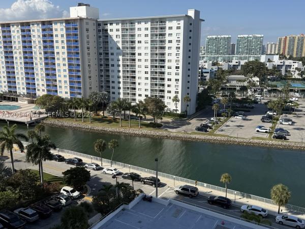 Arlen House West, 500 Bayview Dr #1031, Sunny Isles Beach, Florida 33160, image 2
