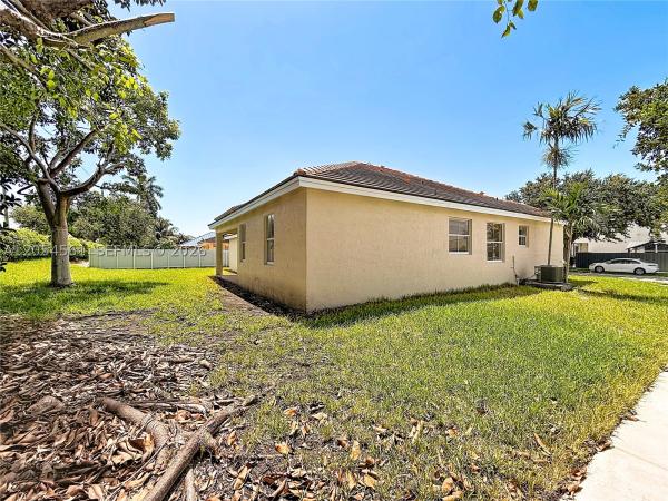 12971 SW 200th Ter, Unincorporated Dade County, Florida 33177, image 2