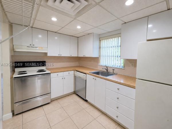 8650 SW 109th Ave #3-223, Unincorporated Dade County, Florida 33173, image 1