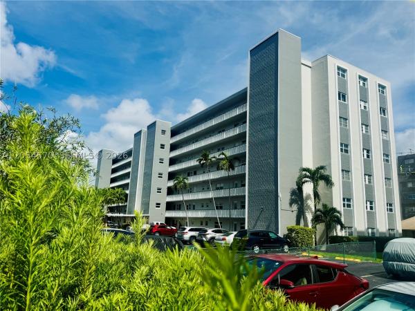 Meadowbrook Towers, 420 NE 12th Ave #502, Hallandale Beach, Florida 33009, image 3