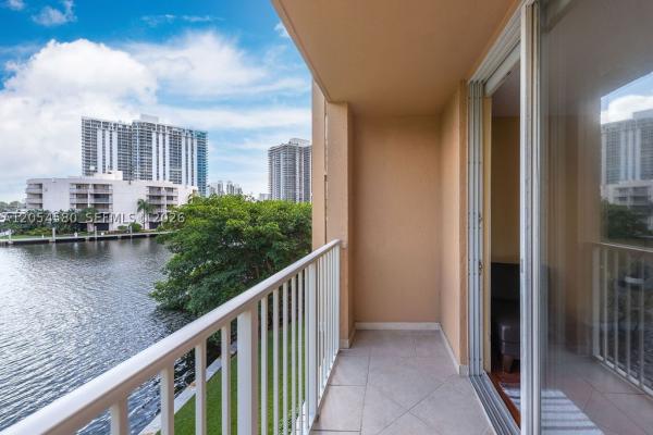 The Yacht Club At Aventura, 19999 E Country Club Dr #1302, Aventura, Florida 33180, image 2