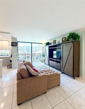 Plaza Of The Americas, 17021 N Bay Rd #802, Sunny Isles Beach, Florida 33160, image 2