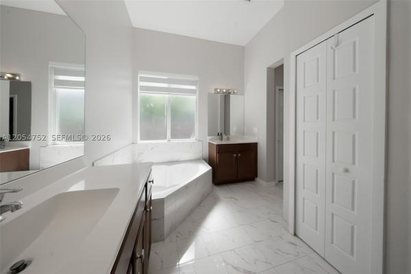 15274 SW 176th Ln, Unincorporated Dade County, Florida 33187, image 2