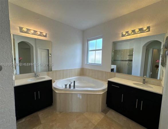 7563 NW 112th Pl, Doral, Florida 33178, image 3