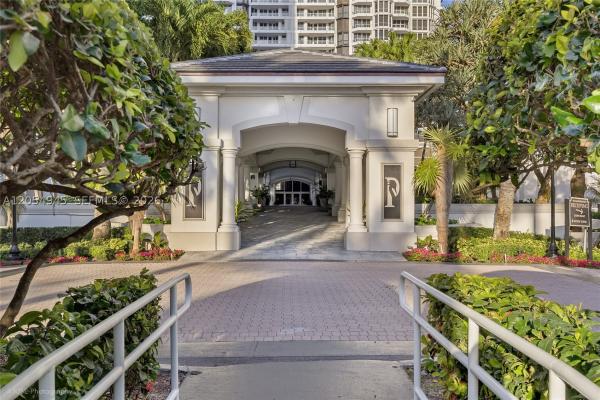 North Tower At The Point, 21205 NE 37th Ave #701, Aventura, Florida 33180, image 2