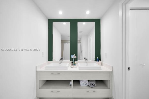Brickell Heights East, 45 SW 9th St #3909, Miami, Florida 33130, image 2