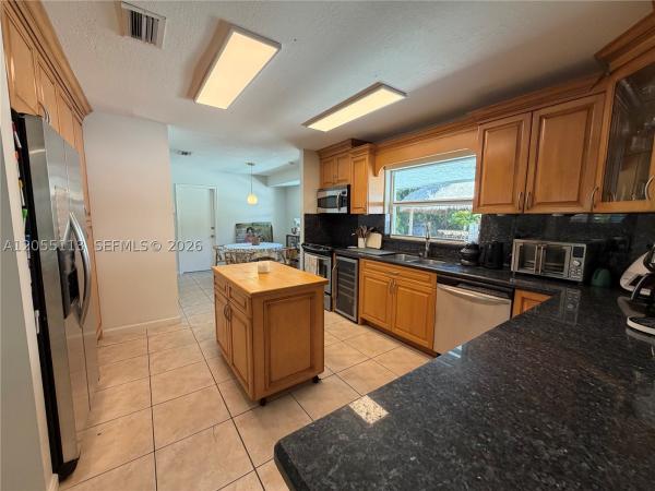 Gables Edge, 5721 SW 59th Pl, South Miami, Florida 33143, image 2