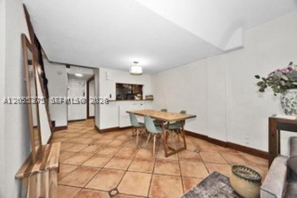 Villas Of Pinecrest, 6709 N Kendall Dr #219, Pinecrest, Florida 33156, image 2