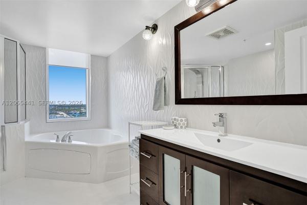 La Perla, 16699 Collins Ave #1908, Sunny Isles Beach, Florida 33160, image 1