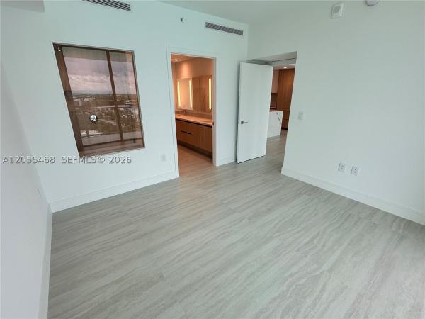 2411 Lagna Cir #1407, North Miami, Florida 33181, image 2