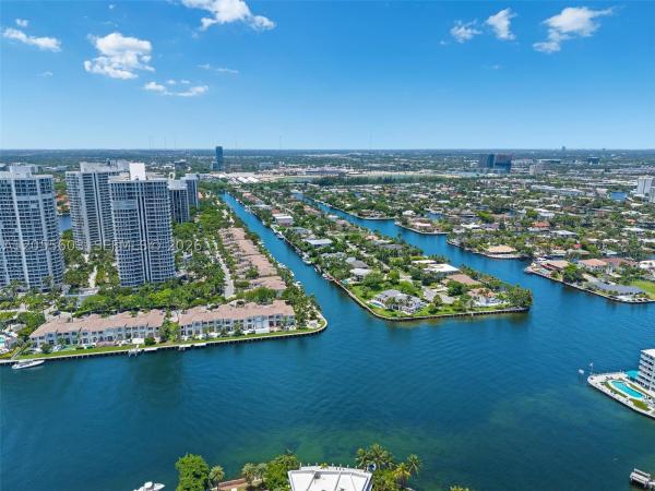 Golden Isles, 460 Holiday Dr, Hallandale Beach, Florida 33009, image 2