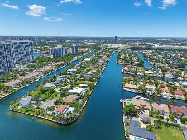 Golden Isles, 460 Holiday Dr, Hallandale Beach, Florida 33009, image 3