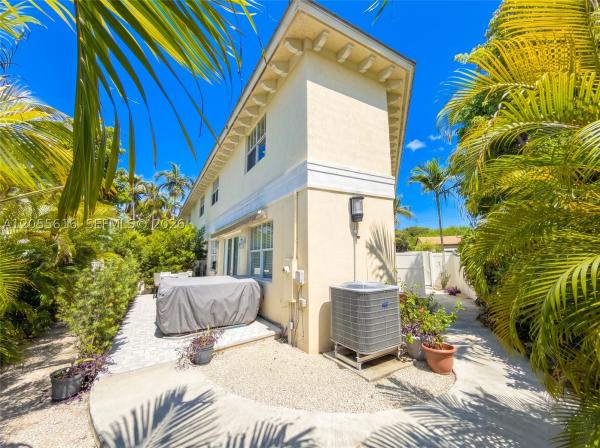 Dixie Park, 840 NE 14th Pl, Fort Lauderdale, Florida 33304, image 2