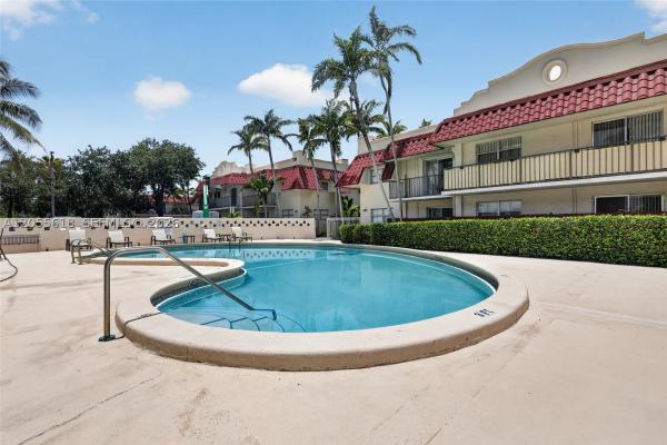 Villas Of Pinecrest, 6709 N Kendall Dr #220, Pinecrest, Florida 33156, image 1