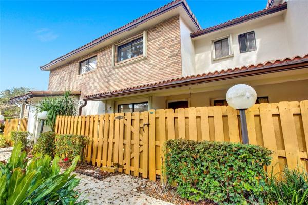 Lago Mar Colony, 12471 NW 3rd St #D2, Plantation, Florida 33325, image 2