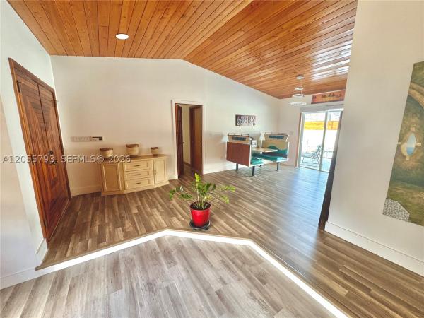 18701 Wentworth Dr, Hialeah, Florida 33015, image 3