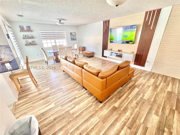 18701 Wentworth Dr, Hialeah, Florida 33015, image 2