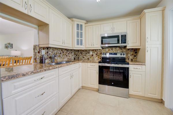 1701 NE 191st St #A103, Unincorporated Dade County, Florida 33179, image 1