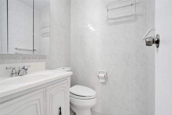 De Soto Park South, 2000 Atlantic Shores Blvd #207, Hallandale Beach, Florida 33009, image 3
