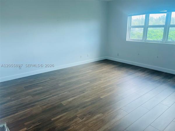 One Fifty One At Biscayne, 14951 Royal Oaks Ln #409, North Miami, Florida 33181, image 3
