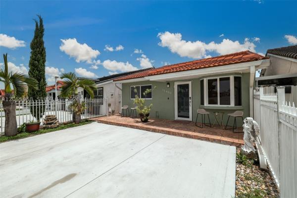 Biltmore Estates, 11425 NW 88th Ct, Hialeah Gardens, Florida 33018, image 3