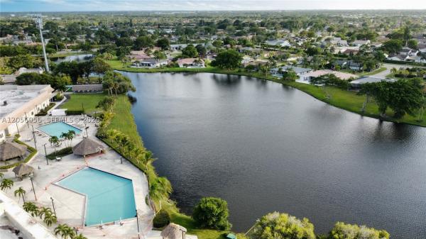 Racquet Club At Bonaventure, 310 Lakeview Dr #105, Weston, Florida 33326, image 1