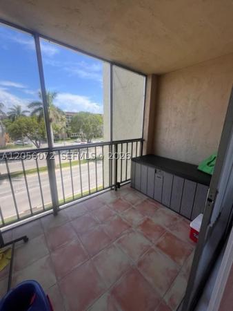 De Soto Park South, 2000 Atlantic Shores Blvd #404, Hallandale Beach, Florida 33009, image 3