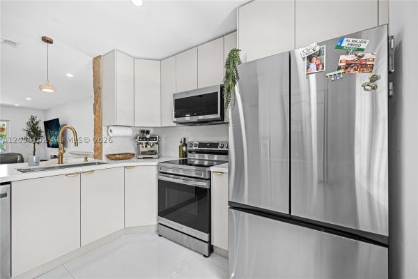 Southbridge At Pembroke Pointe, 10372 NW 3rd St, Pembroke Pines, Florida 33026, image 1