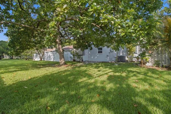 Lakewood On The Green, 450 E Lakewood Cir E #B, Margate, Florida 33063, image 1